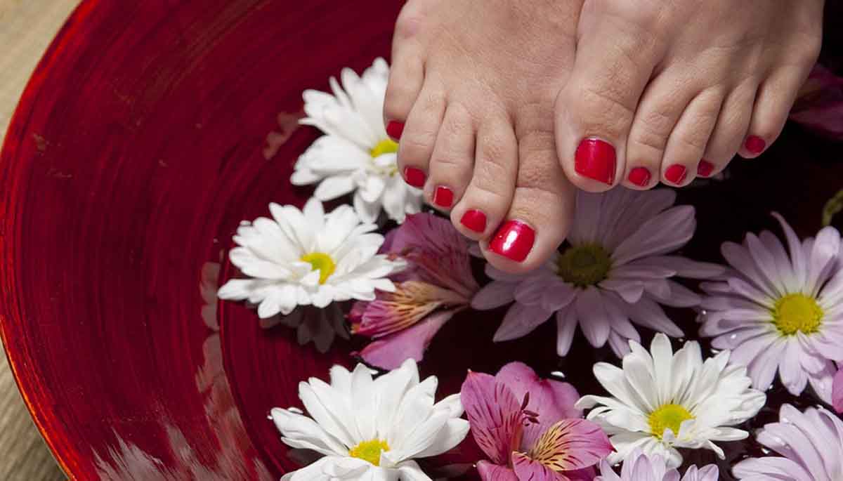 How to find a walk in nail salon close to me?
