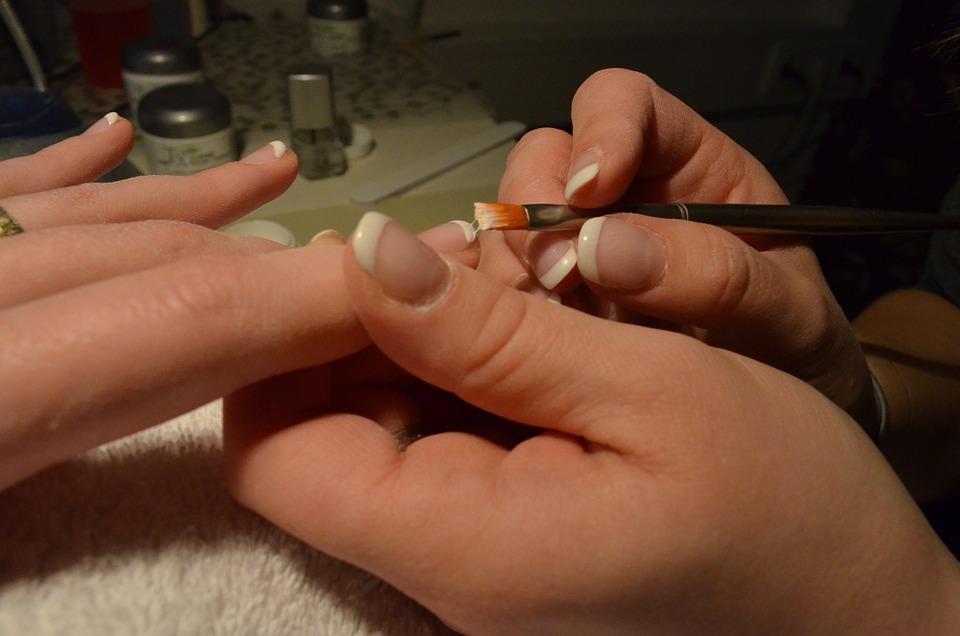 This image shows how the French Manicure nails look a like