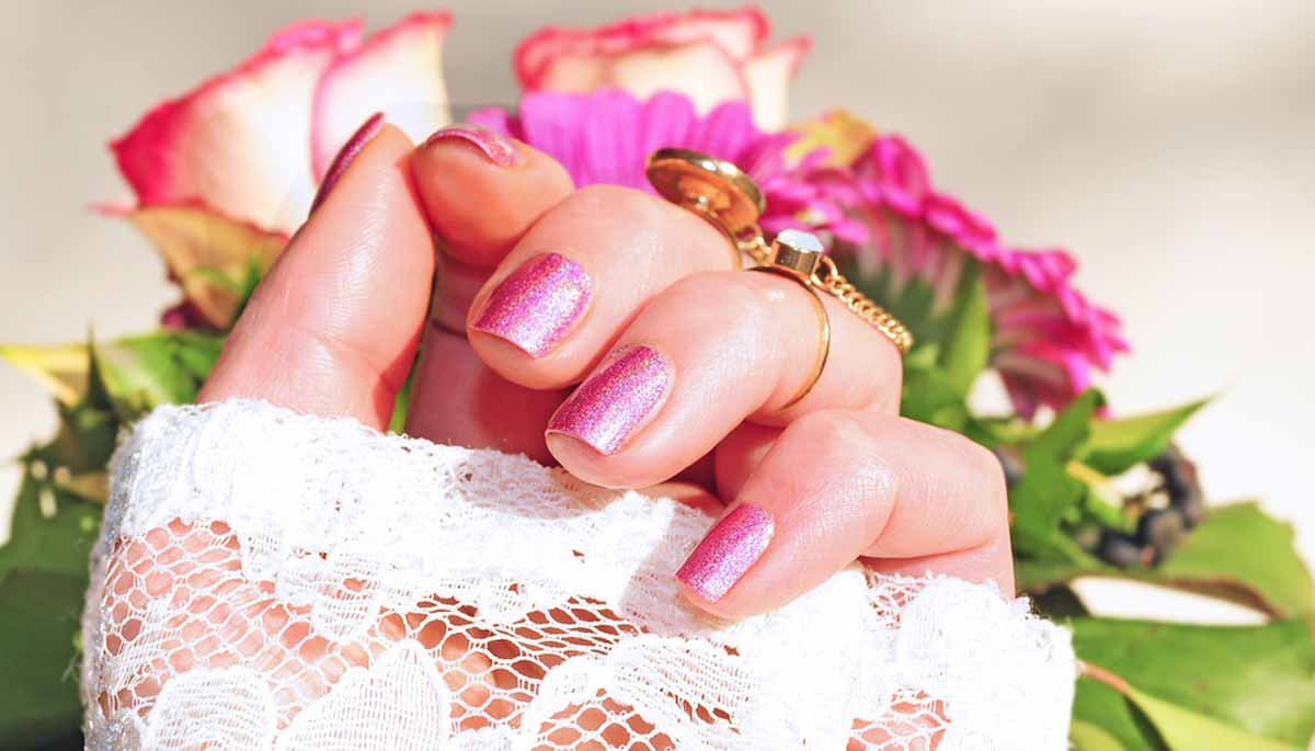 Rose Inspired Nails – A Delicate and Elegant Touch